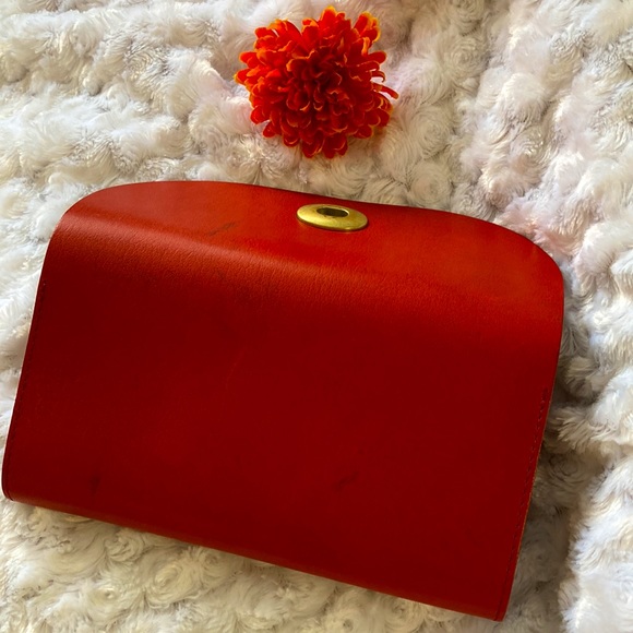 TIDEWAY red leather wallet with turnlock hardware. - Picture 7 of 12